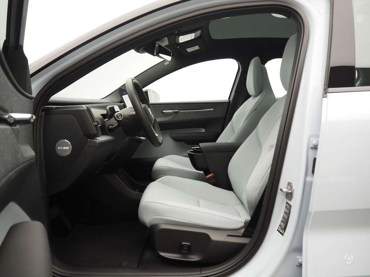 Volvo EX30, off-road / crossover