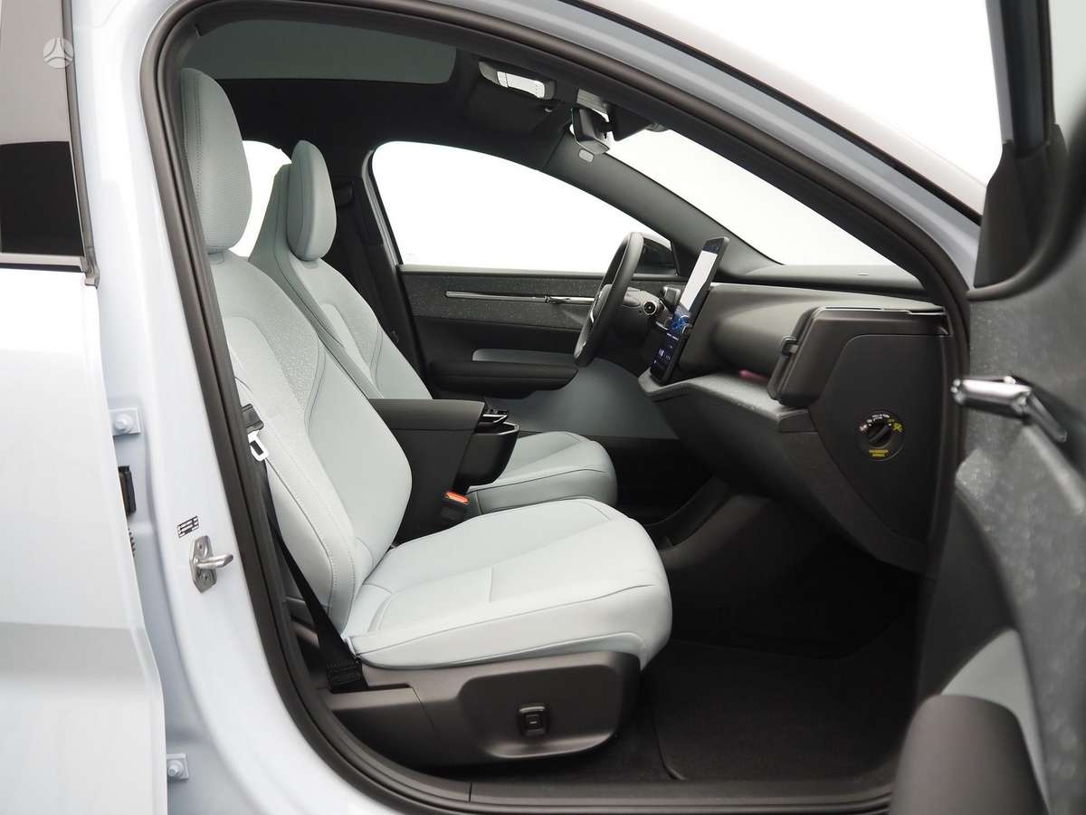 Volvo EX30, off-road / crossover