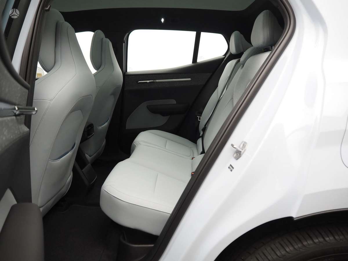 Volvo EX30, off-road / crossover