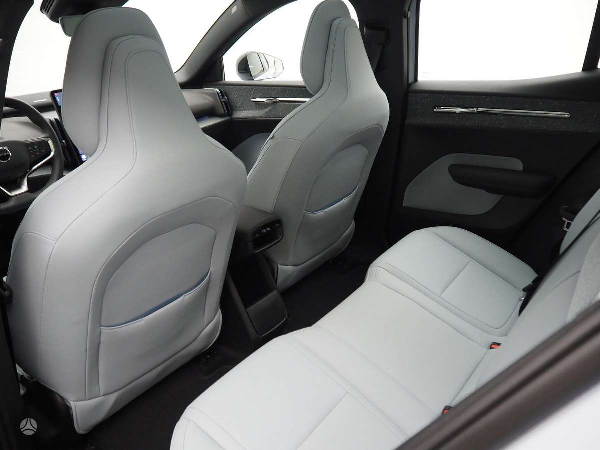 Volvo EX30, off-road / crossover