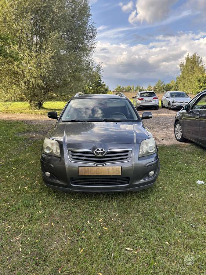Toyota Avensis - 1