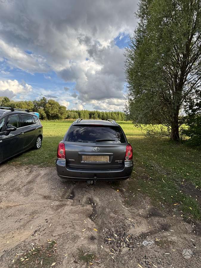 Toyota Avensis - 2
