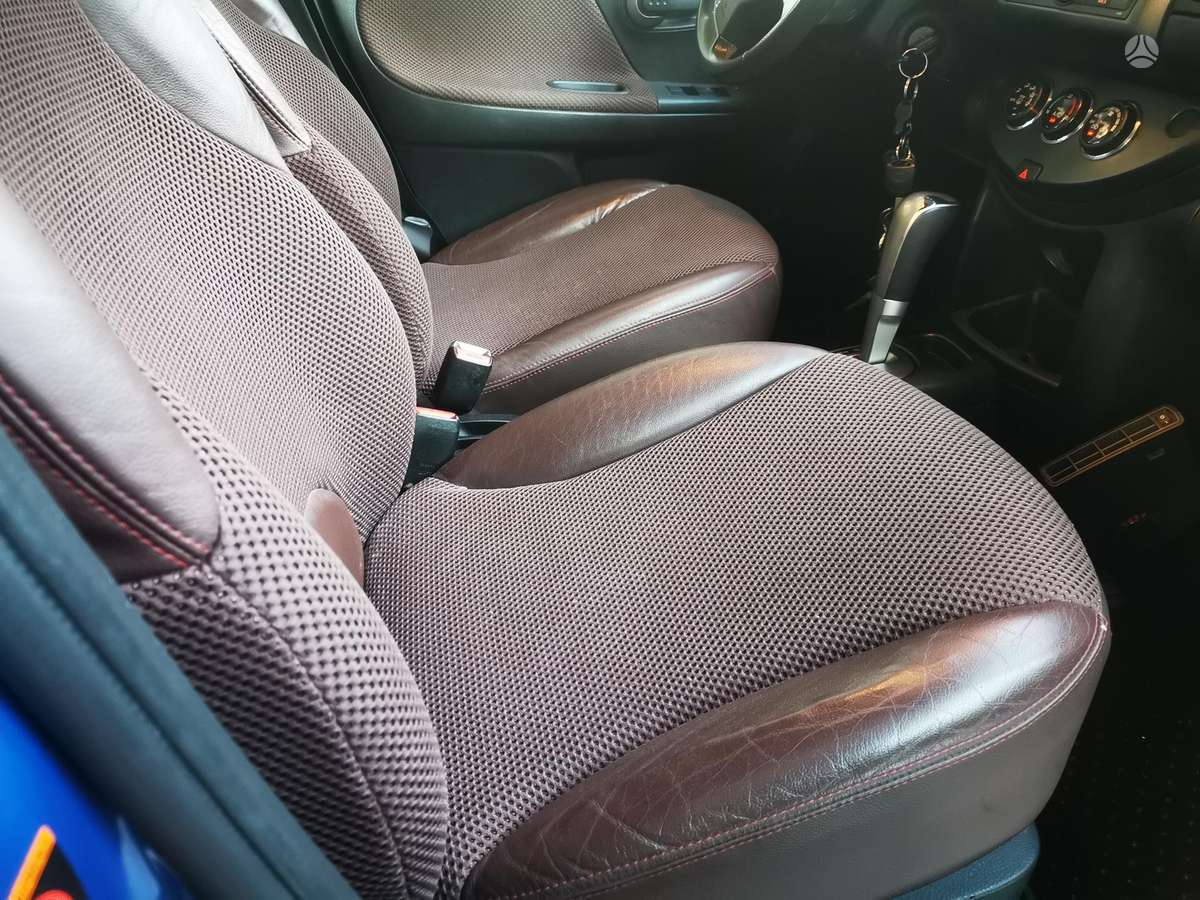 Nissan Note, 1.6 l., hatchback