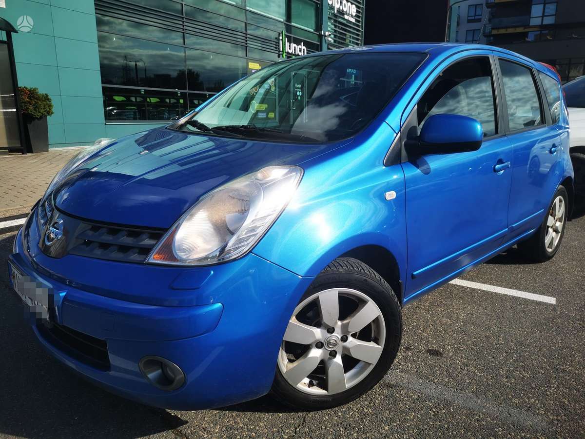 Nissan Note, 1.6 l., hatchback