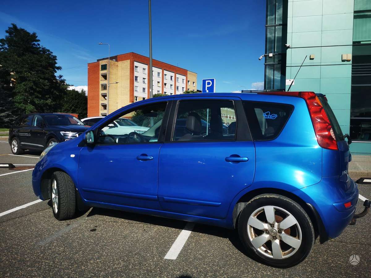 Nissan Note, 1.6 l., hatchback