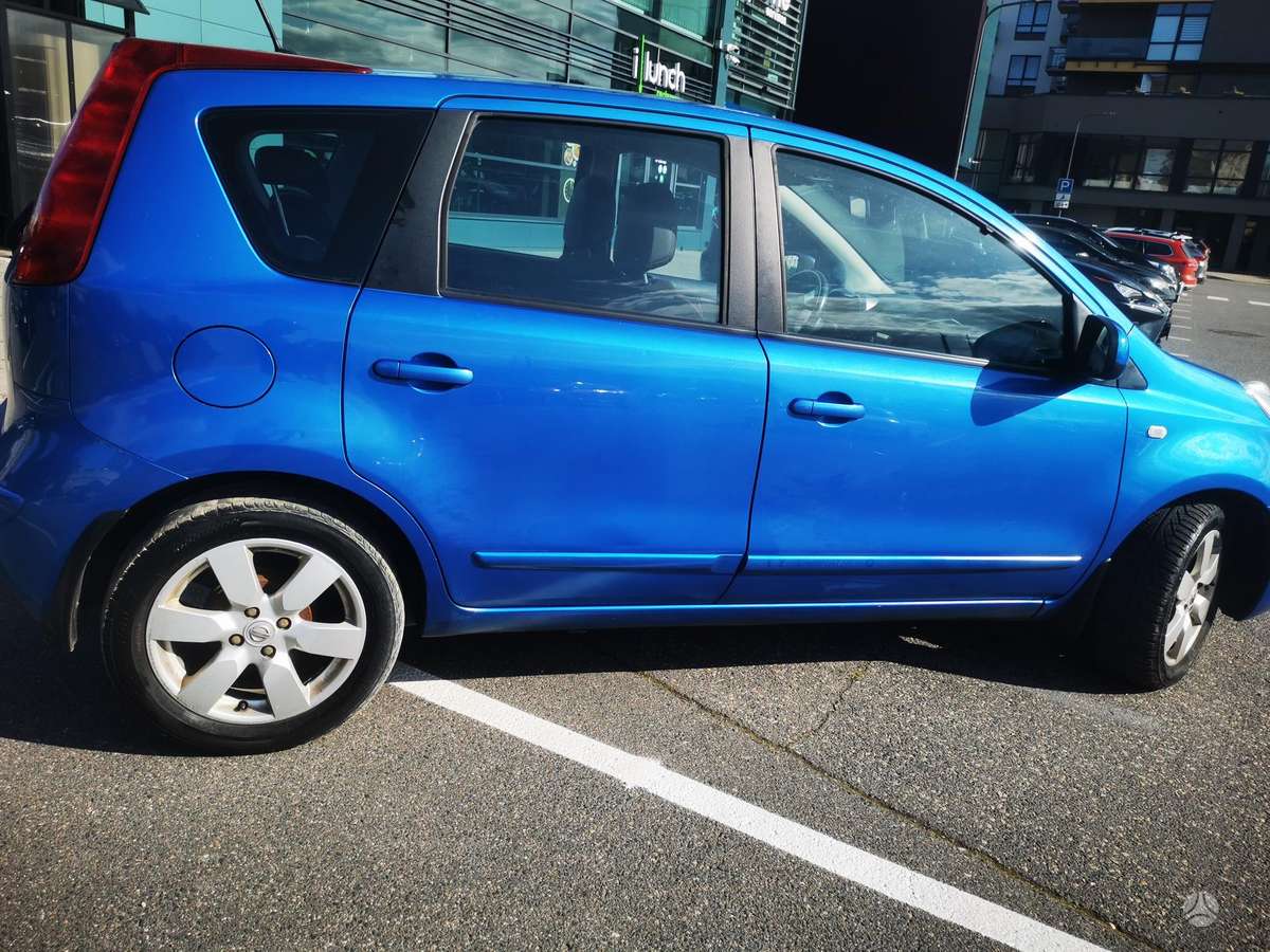 Nissan Note, 1.6 l., hatchback