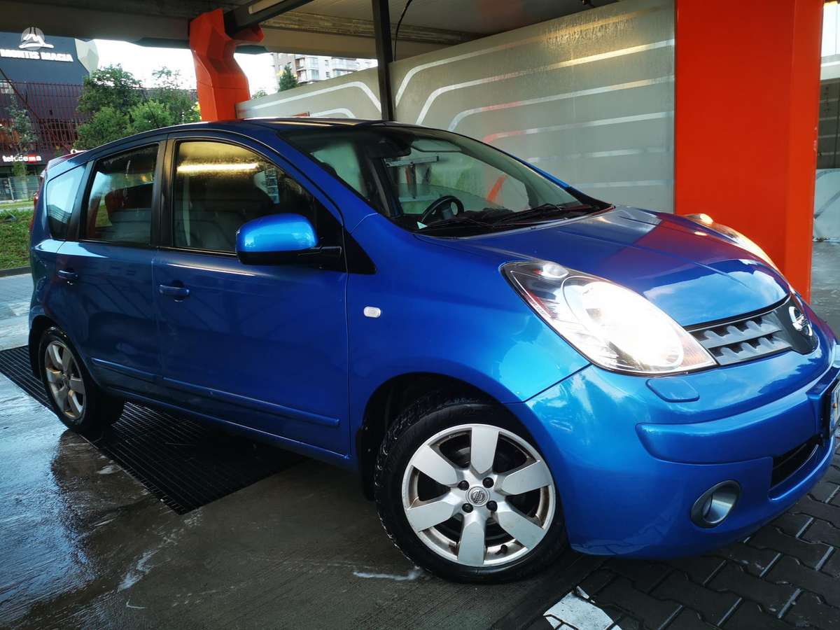 Nissan Note, 1.6 l., hatchback