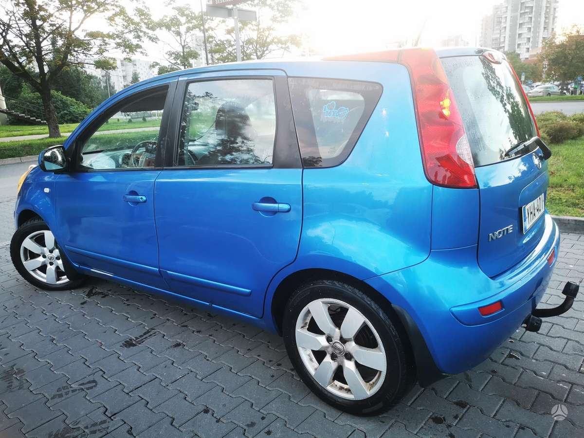 Nissan Note, 1.6 l., hatchback