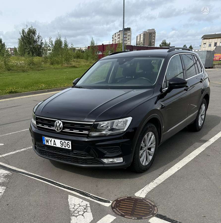 Volkswagen Tiguan - 1