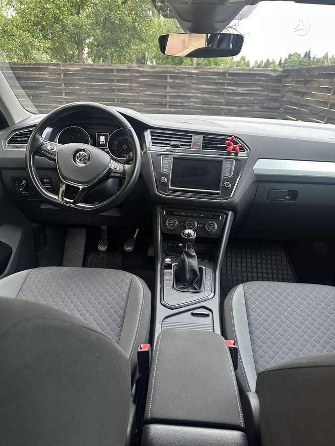 Volkswagen Tiguan - 5