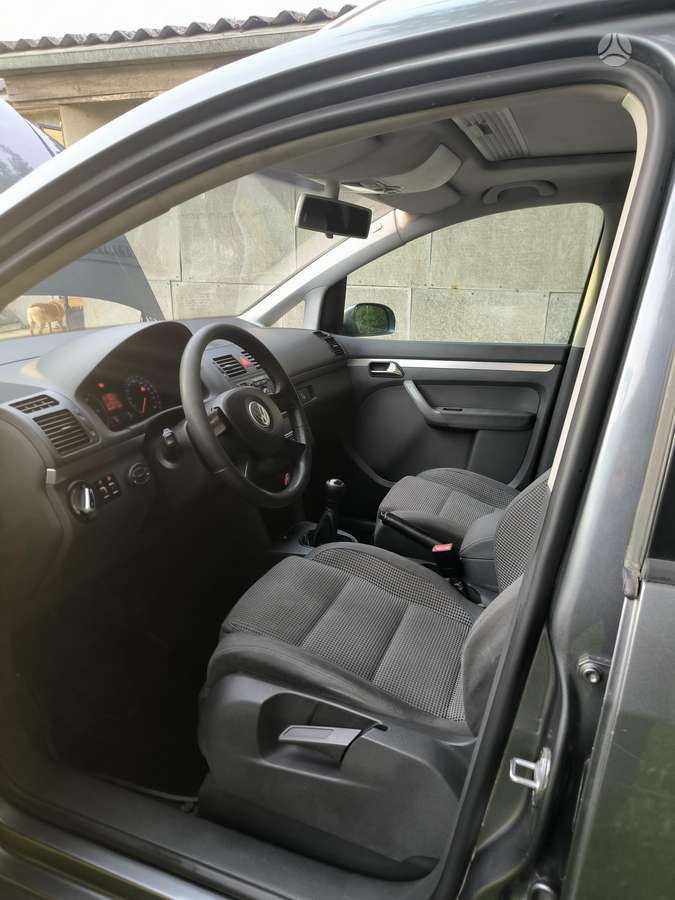 Volkswagen Touran - 8