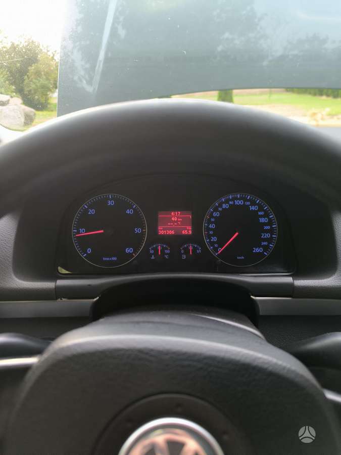 Volkswagen Touran - 10