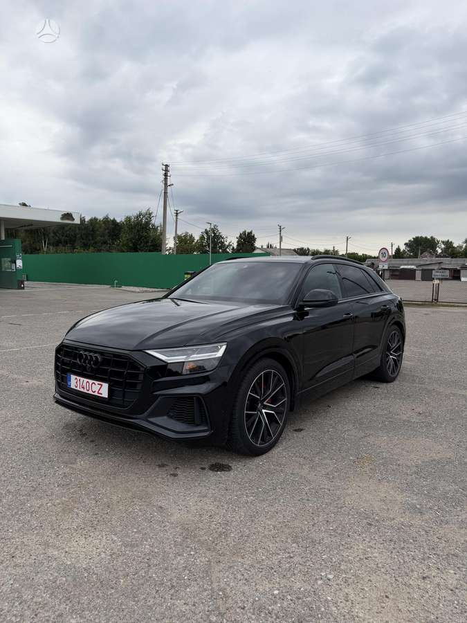 Audi Q8, off-road / crossover