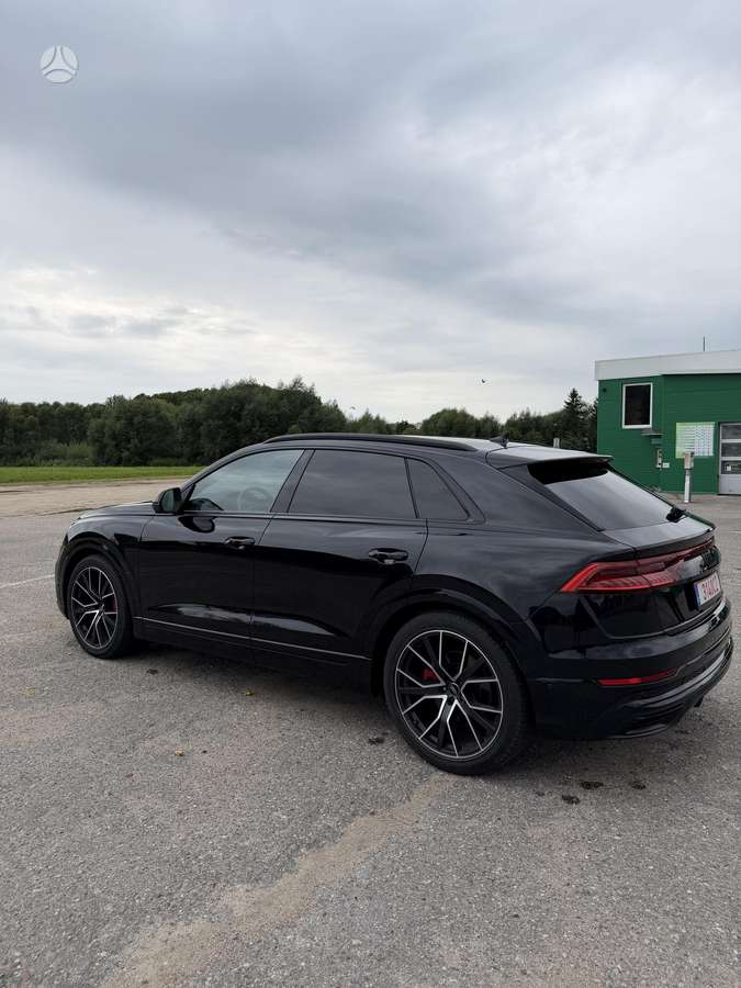 Audi Q8, off-road / crossover