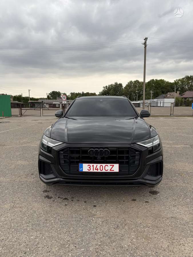 Audi Q8, off-road / crossover