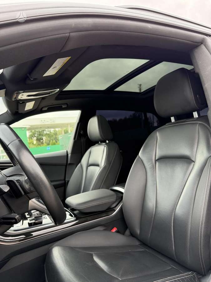 Audi Q8, off-road / crossover