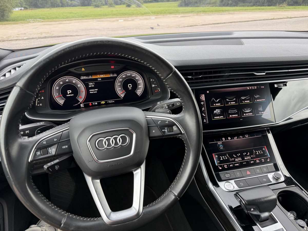 Audi Q8, off-road / crossover
