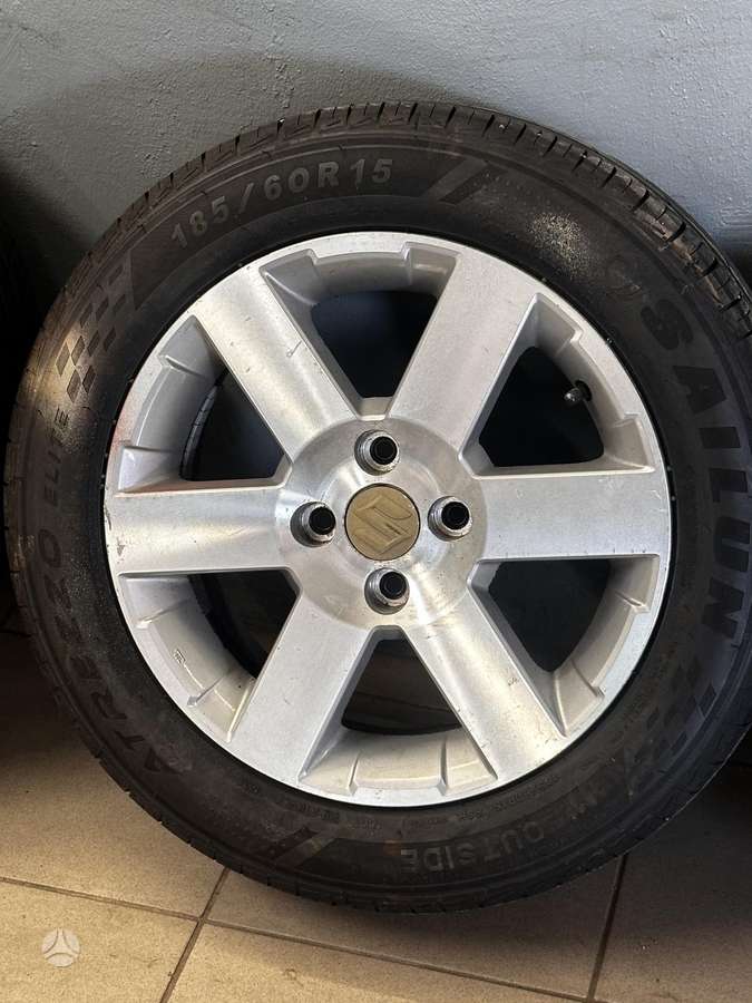 Suzuki, lengvojo lydinio, R15
