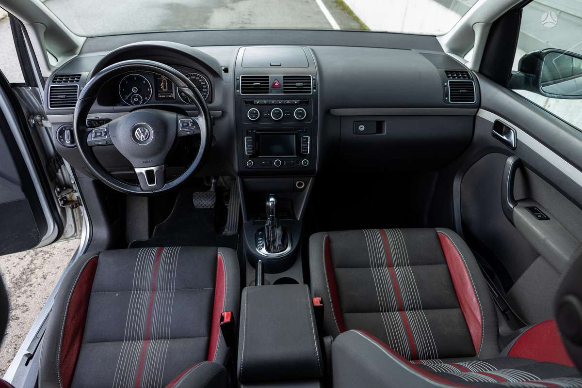 Volkswagen Touran - 8