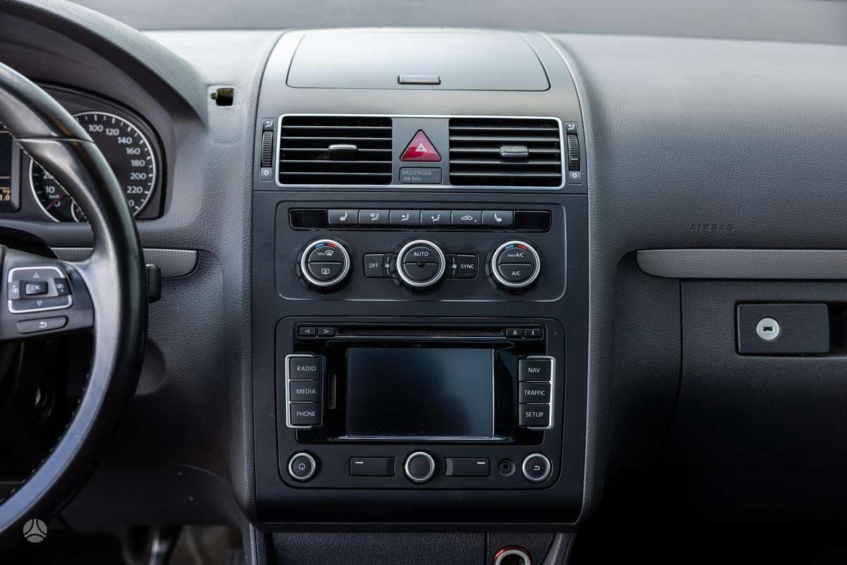 Volkswagen Touran - 9