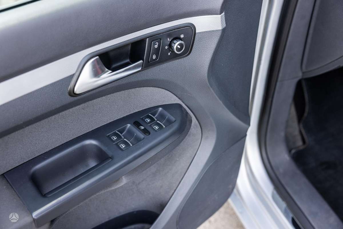 Volkswagen Touran - 10
