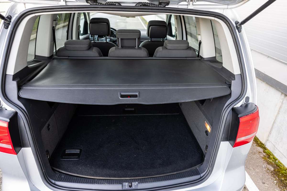 Volkswagen Touran - 12