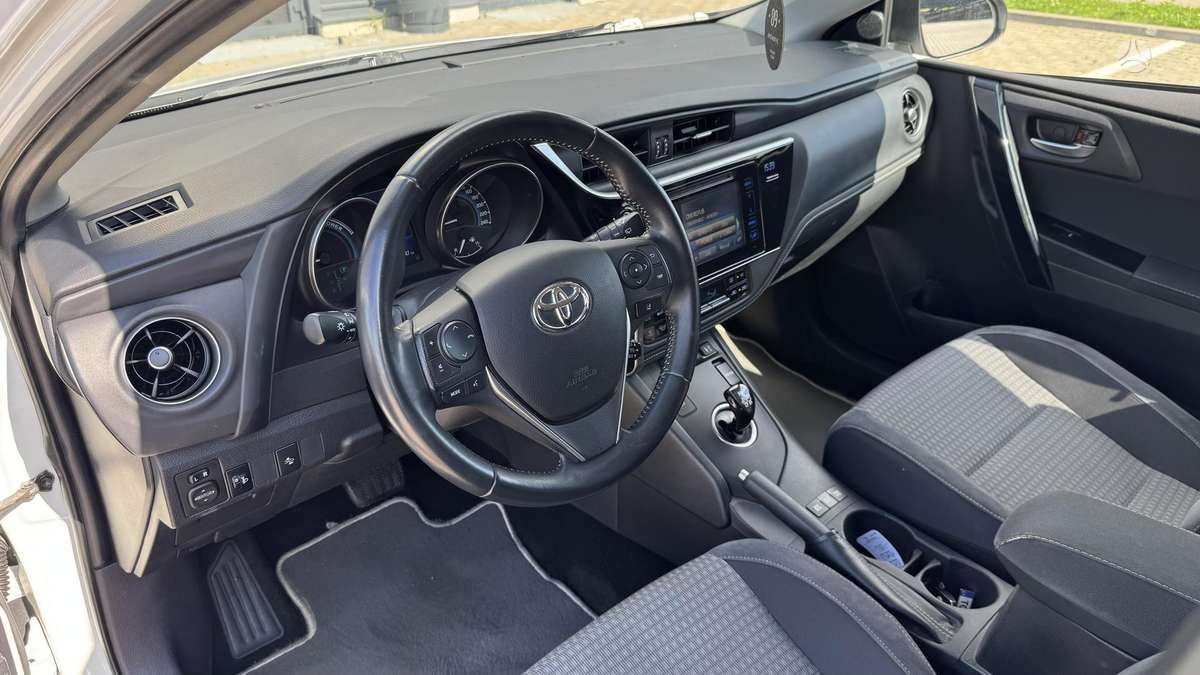 Toyota Auris - 10