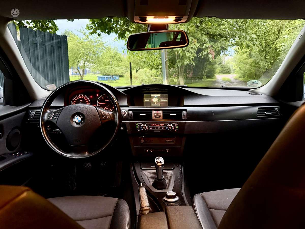 BMW 320, Универсал