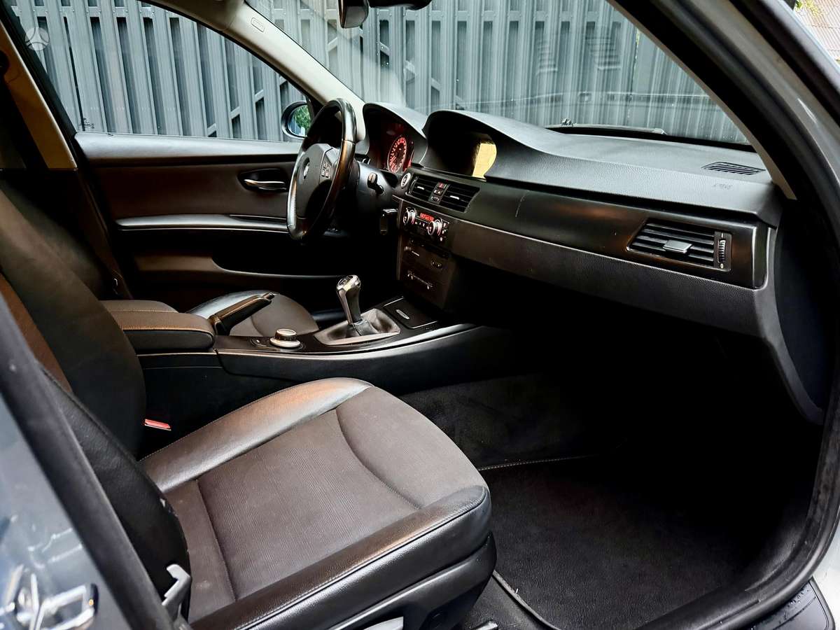 BMW 320, Универсал