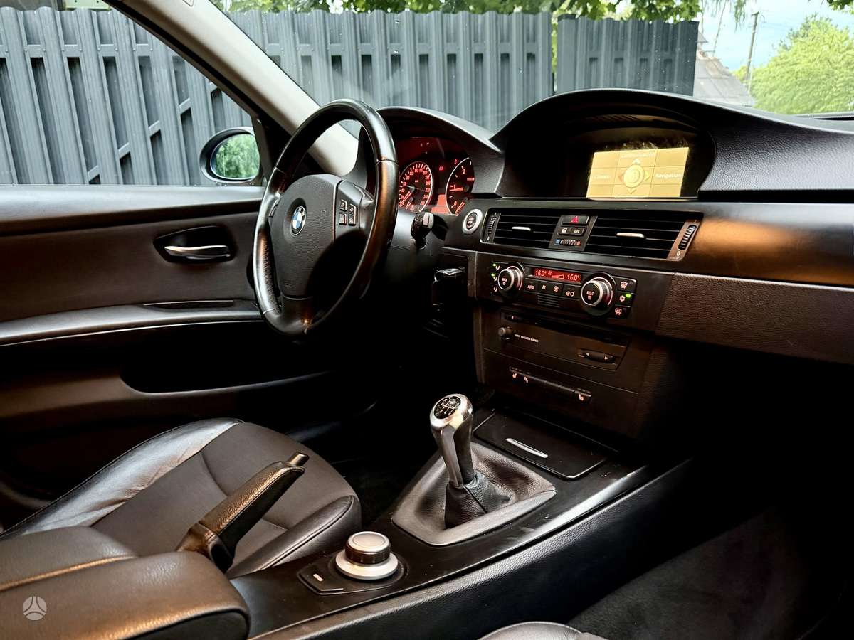 BMW 320, Универсал