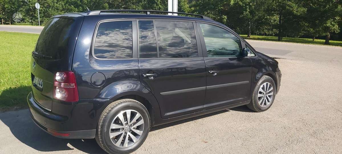 Volkswagen Touran - 1