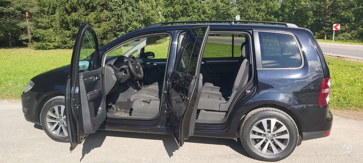 Volkswagen Touran - 4
