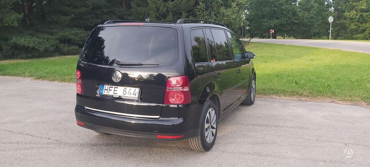 Volkswagen Touran - 8
