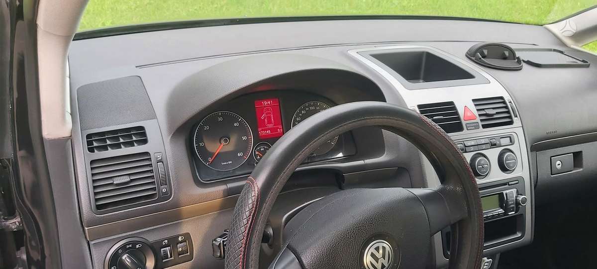 Volkswagen Touran - 9