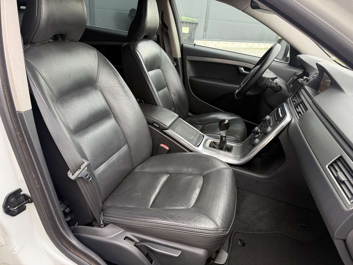 Volvo XC70, 2.0 l., Универсал