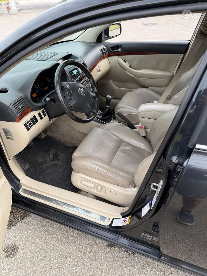 Toyota Avensis - 10