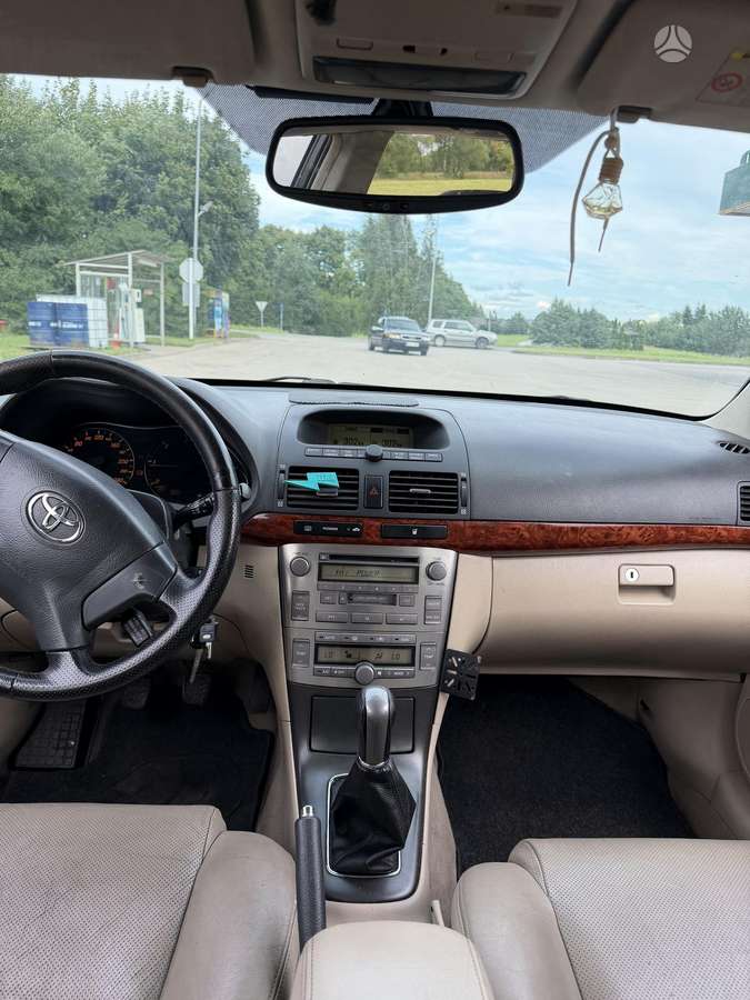Toyota Avensis - 12