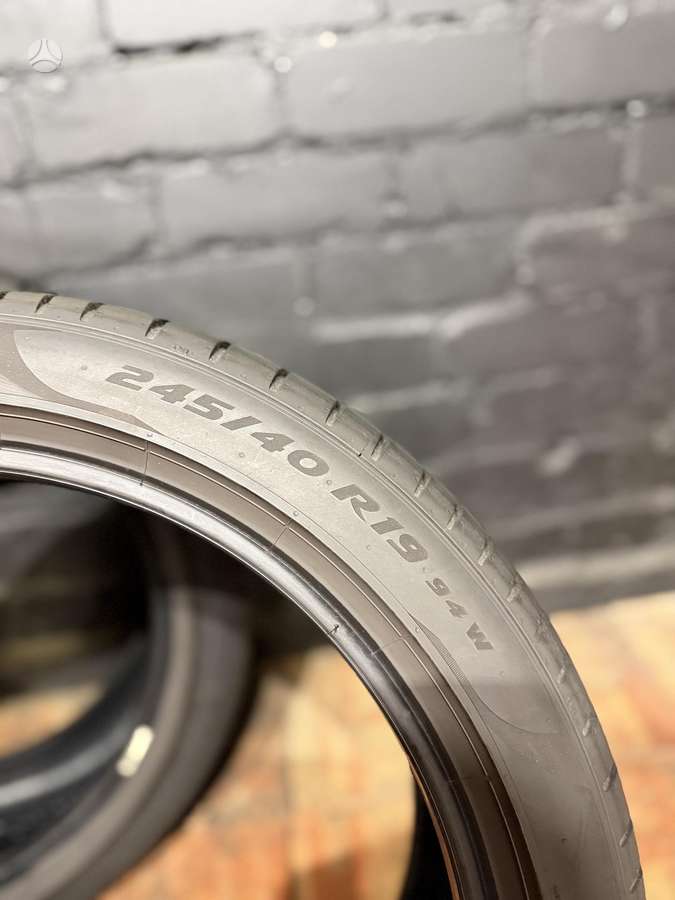 Pirelli P Zero PZ4, summer 245/40 R19