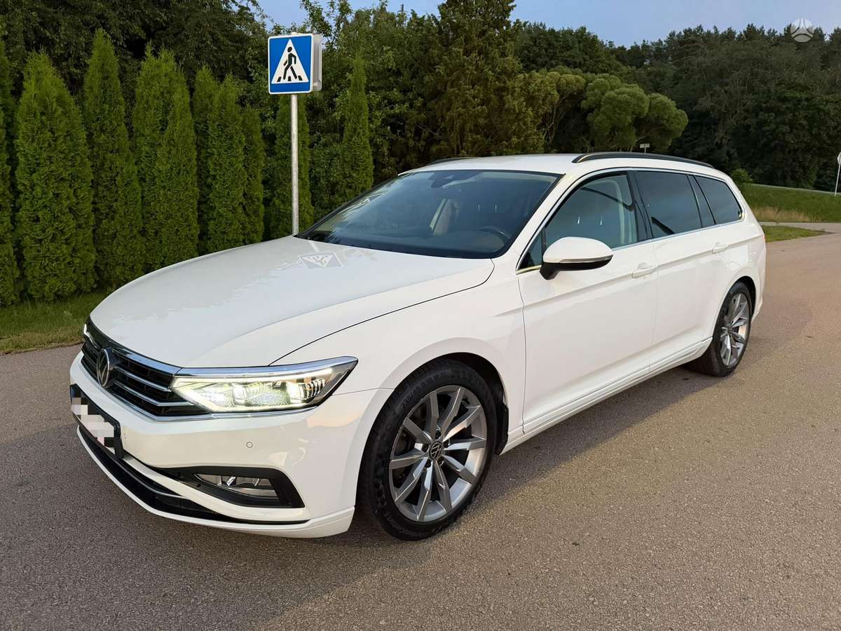 Volkswagen Passat - 1