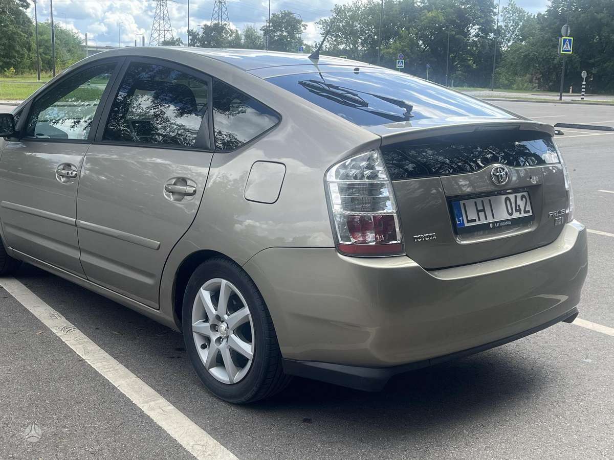 Toyota Prius - 3