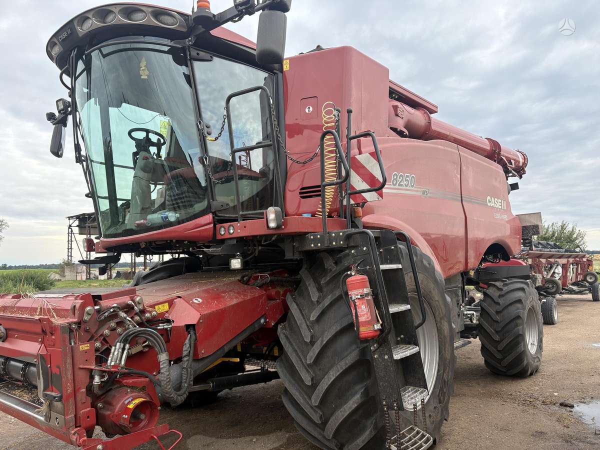 Case-IH 8250 AF, kombainai