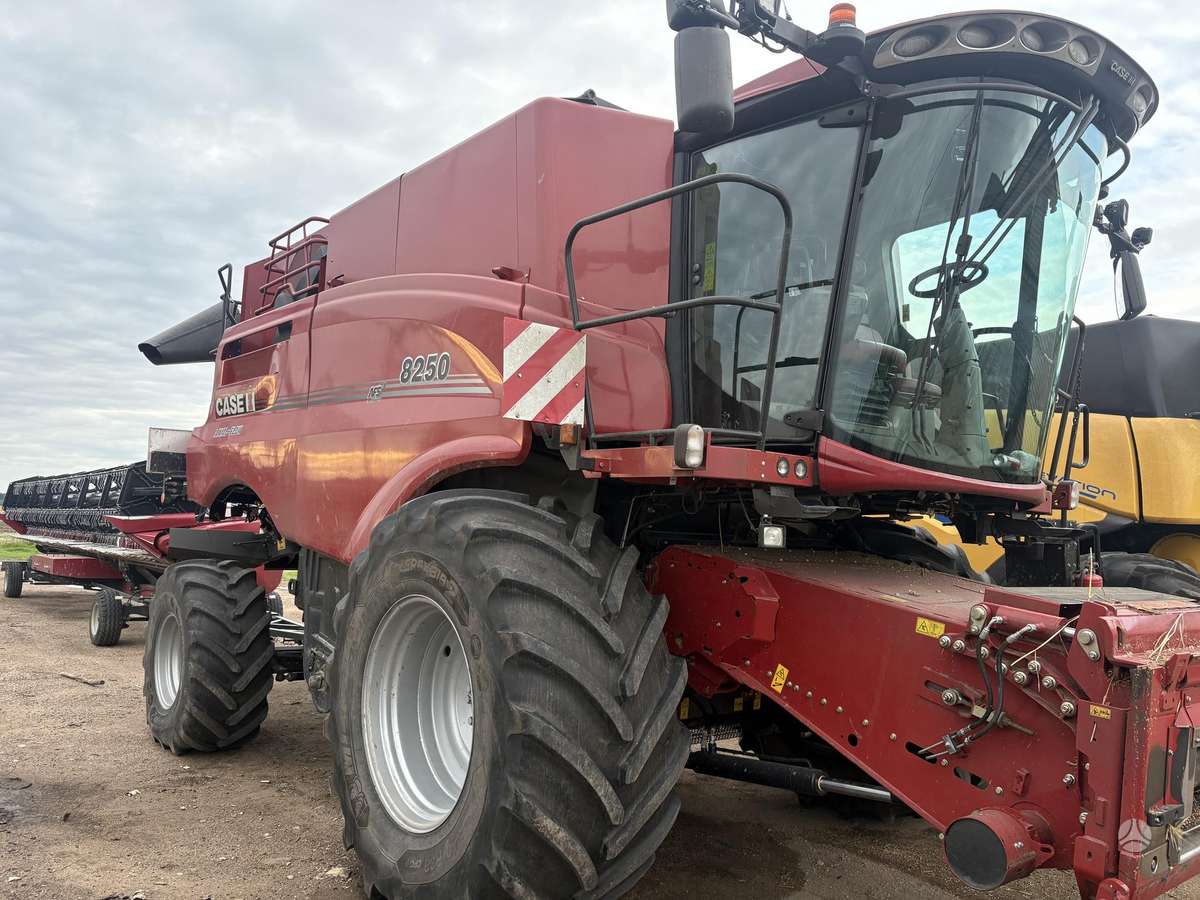 Case-IH 8250 AF, комбайны