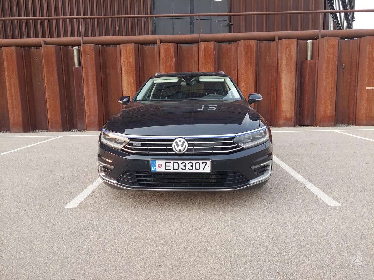 Volkswagen Passat - 2