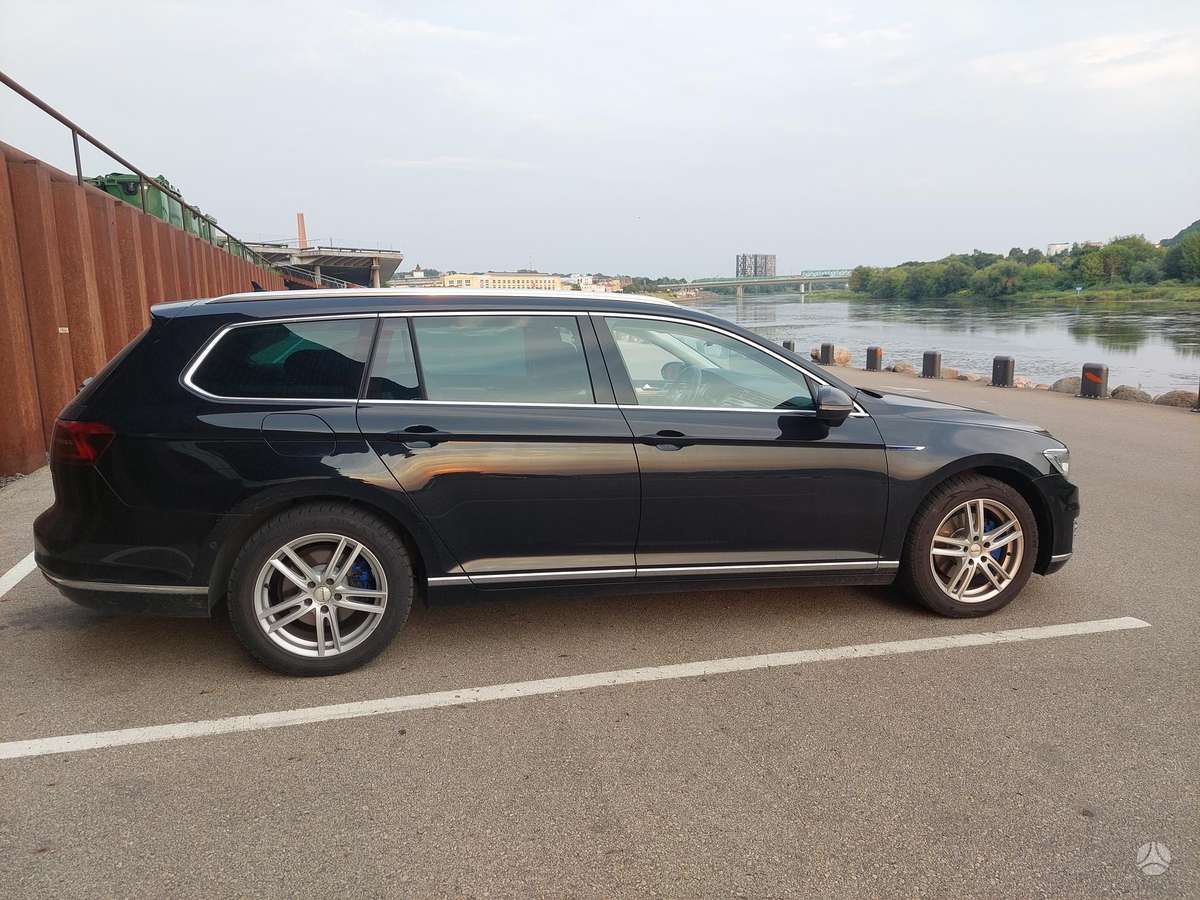 Volkswagen Passat - 4