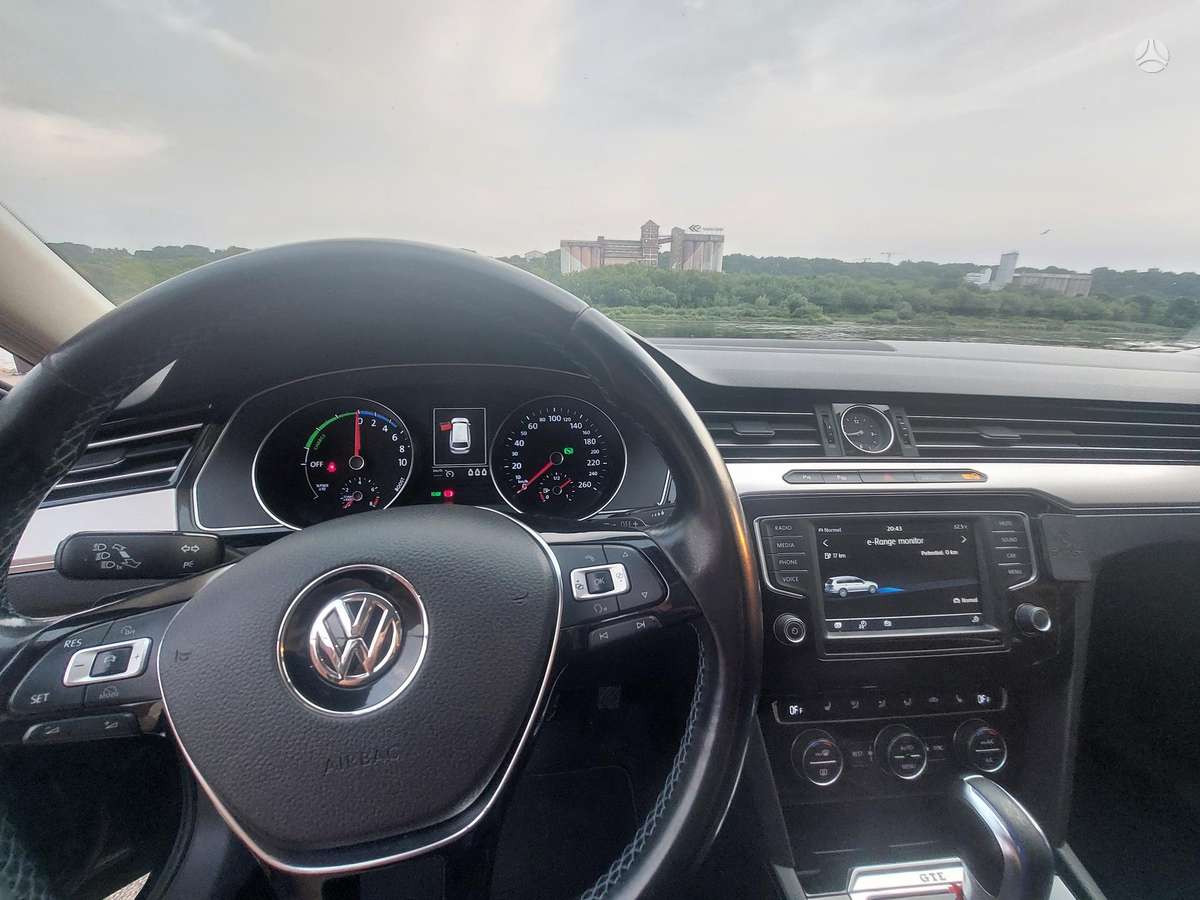 Volkswagen Passat - 8