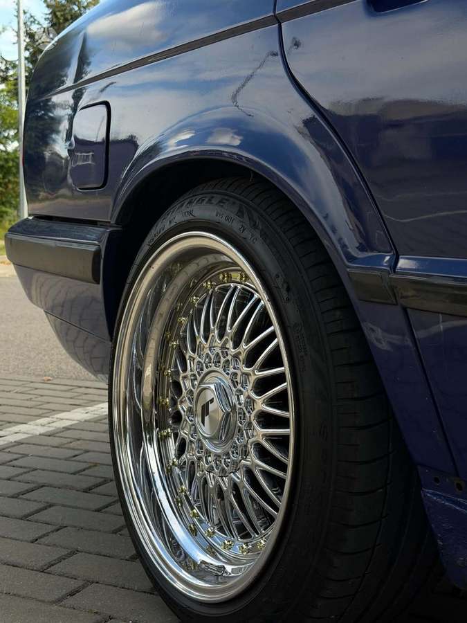BMW 524, 2.4 l., Седан