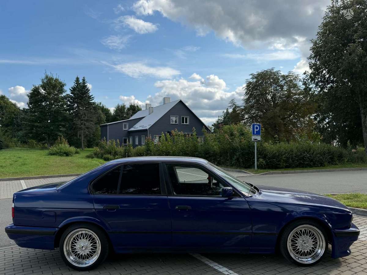BMW 524, 2.4 l., Седан
