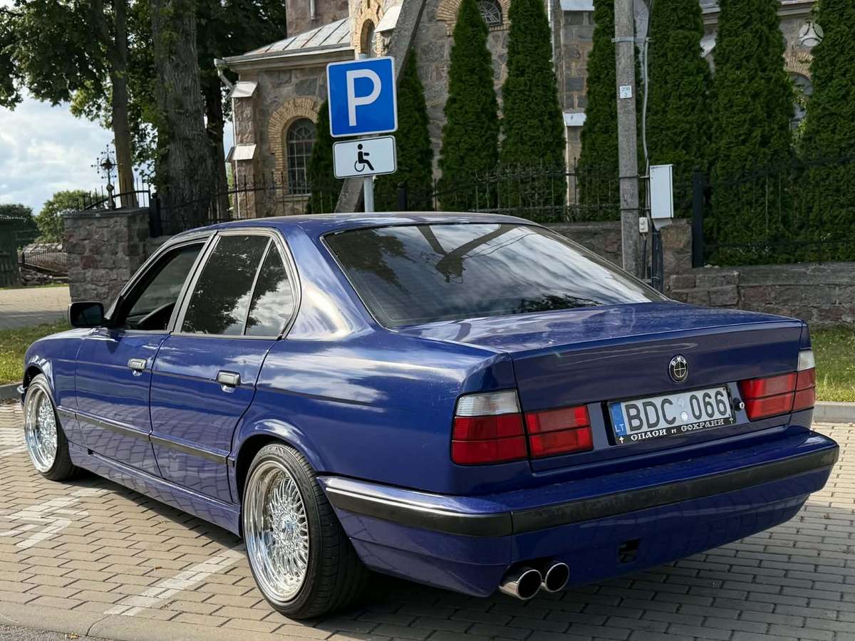 BMW 524, 2.4 l., Седан