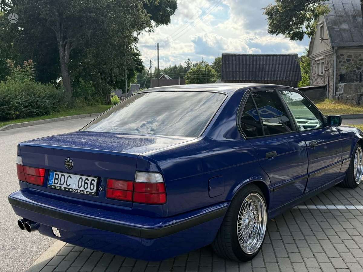 BMW 524, 2.4 l., Седан