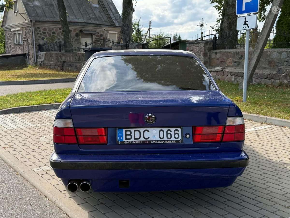 BMW 524, 2.4 l., Седан